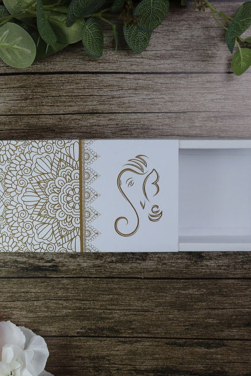 Load image into Gallery viewer, Personalized Gold Print Sweet/Mithai Box MB 101
