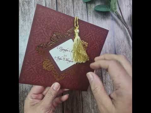 Load and play video in Gallery viewer, SC 2836 Square Gold Foil Maroon Pattern Pocket Invitation with Tassel
