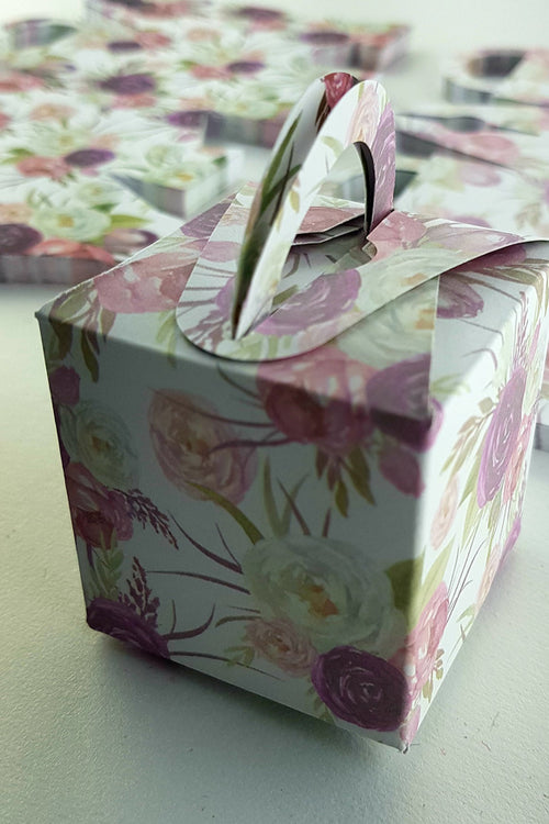 Load image into Gallery viewer, CHC 303 Bold Burgundy Rose Square Cube with Handle Favour Boxes
