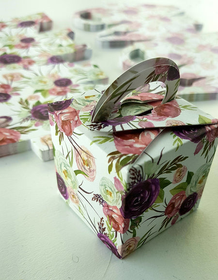 CHC 303 Bold Burgundy Rose Square Cube with Handle Favour Boxes