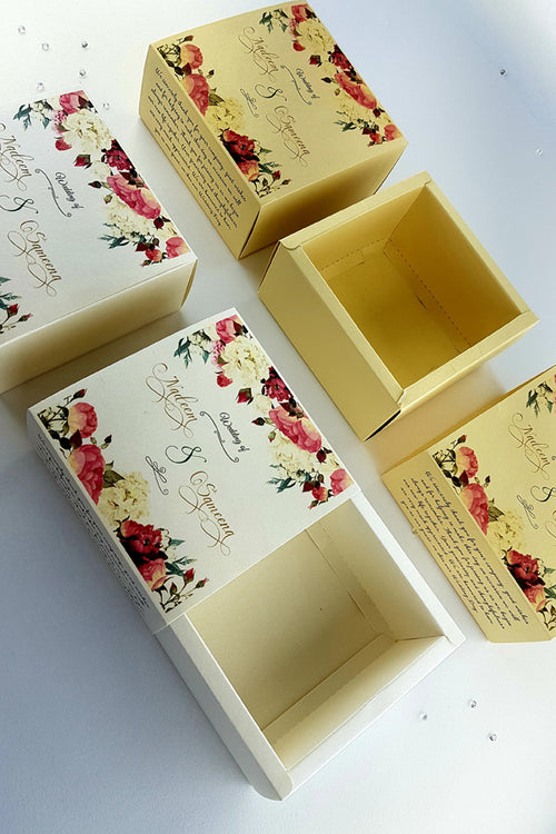Load image into Gallery viewer, Personalised Cream Favour Box
