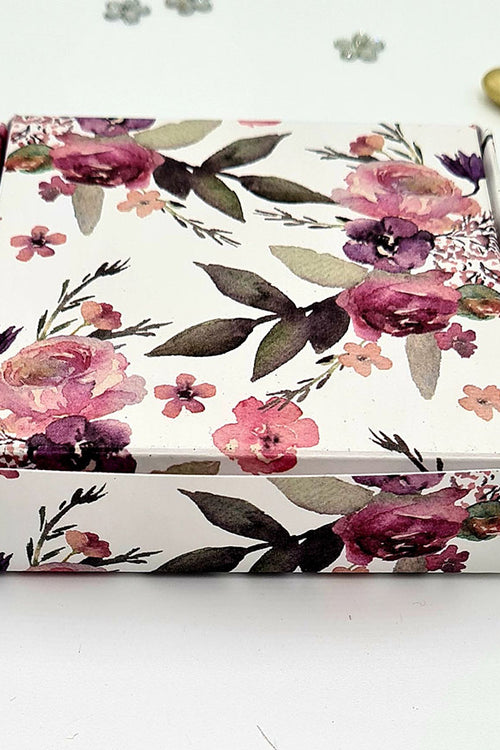 Load image into Gallery viewer, Elegant floral design square favour box for wedding treats shaddi card
