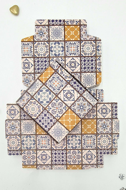 Load image into Gallery viewer, Moroccan-themed party favour box for guests
