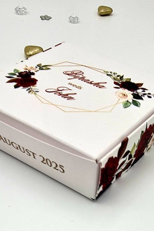 Load image into Gallery viewer, Red Floral Print SQR 408 – Personalised Square Favour Box
